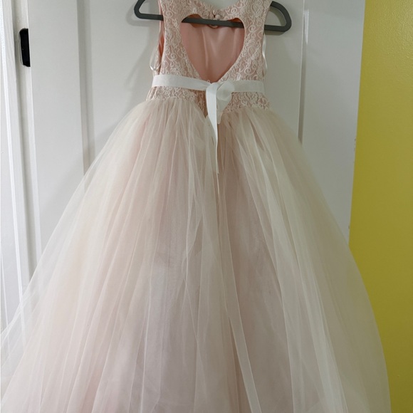 David's Bridal Blush Lace Kids Dress size 7 - Picture 3 of 3